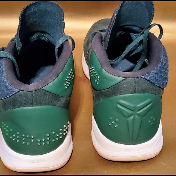 Athletic_Shoes